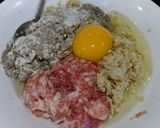 A picture of step 1 of Bún riêu cua đồng.