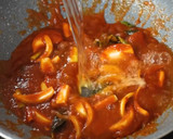 Foto langkah ke 5 dari resep Seafood Saus Padang Devina Hermawan.