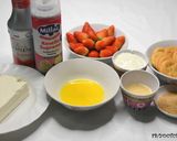 รูปขั้นตอนการทำที่ 1 ของ สตรอเบอร์รี่ ครีมชีส พาร์เฟ่ (Strawberry Cream Cheese Parfait)