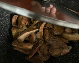 Foto del paso 6 de la receta: Tortilla mal hecha, de setas al ajillo, en wok