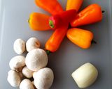 Une image de l'étape 1 de Nouilles sautées Poivrons & Champignons.