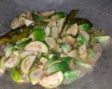 Foto langkah ke 5 dari resep Tumis manis terong teri.