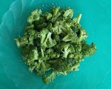 Foto langkah ke 2 dari resep Tumis Sosis Brokoli.