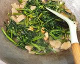 Foto langkah ke 2 dari resep 374. Tumis Kangkung Udang.
