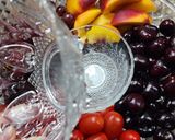 Foto del paso 3 de la receta: 🧀🍒 Tabla de quesos y frutas 🍒🧀 Cereza, Uva, Durazno y Tomates cherry 😲