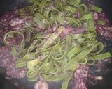 Foto del passaggio 4 della ricetta Tagliatelle agli spinaci con crema di cavolo rosso e tonno