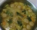 Foto langkah ke 6 dari resep Sayur sop bakso.
