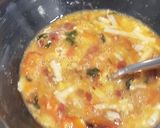Foto del paso 2 de la receta: Omelette con jamón, tomate y albahaca