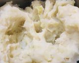 A picture of step 1 of Alu paratha.