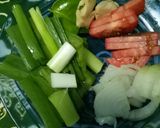 Foto langkah ke 2 dari resep Sarden kaleng tumis pedas.