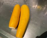 Une image de l'étape 2 de Poivrons bicolores et courgettes jaunes grillés aux épices.