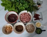 รูปขั้นตอนการทำที่ 1 ของ "ลาบหมูคั่ว/ลาบเหนือ" Chiang Rai Local Food 🌶🥬🌿🥩⛰