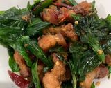 รูปขั้นตอนการทำที่ 4 ของ หมูสามชั้นผัดพริกแห้งใบโหระพากรอบ