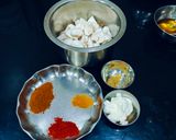 A picture of step 1 of Vitamin Rich Mushroom Cashew Masala.
