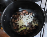 Foto del paso 2 de la receta: Carne guisada con arroz y con cabellos de ángel