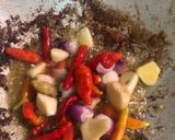 Foto langkah ke 3 dari resep Sambel pecak ikan nila goreng.