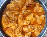 صورة لخطوة 4 من وصفة اجنحة دجاج مشوية في الفرن بتتبيلة سحرية 🍗