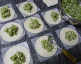 Foto del paso 4 de la receta: Empanadillas de brócoli, queso azul y pera al horno