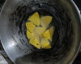 A picture of step 5 of Cheesy nachos with salsa.