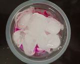 Foto langkah ke 2 dari resep Es Susu Buah Naga.
