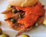Foto del paso 3 de la receta Montadito "Anxoita" (de Anchoas con Pimientos y Alcaparras)