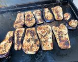 Une image de l'étape 8 de Aubergines grillées marinées en sucré salé.