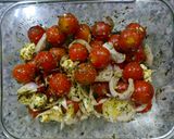 Foto del paso 2 de la receta Tomates cherry asados con queso feta, cebolla y especias