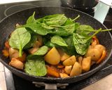 A picture of step 5 of Stir-fry chicken and vegetables.