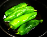 Foto del paso 4 de la receta: Huevo frito y mini pimientos sobre puré de brócoli