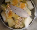 A picture of step 1 of Stavik papaya dalma.
