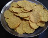 A picture of step 4 of Namkeen puri.