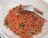 Foto langkah ke 11 dari resep Mie Goreng Merah.