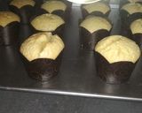 Foto langkah ke 4 dari resep Muffin Vanila Simple (no mixer).