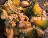 รูปขั้นตอนการทำที่ 5 ของ ฟักทองผัดอกไก่[สูตรคลีน]