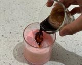 Foto langkah ke 3 dari resep Valentine Coffee Latte.