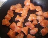 Foto del paso 2 de la receta: Ensalada de salmón con mango