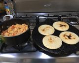 Foto del paso 6 de la receta: Arepas con perico(Desayuno criollo venezolano)