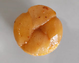 Foto del paso 12 de la receta: Tatin individual de pera con base de rollito de canela de brioche