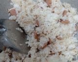 Foto langkah ke 4 dari resep Nasi goreng sosis telur.