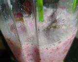 Foto langkah ke 2 dari resep Smoothies Pisang Strawberry.