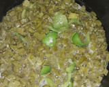 Foto del paso 3 de la receta: Guisado de nopalitos en chile cascabel