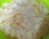 Foto del paso 4 de la receta: Tortilla de patatas con pulpo, cebolla y pimiento verde