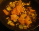 Foto del paso 2 de la receta: Pollo con salsa de setas y queso