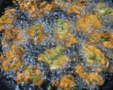 A picture of step 3 of Jhat phat Spring Onion Pakoray.