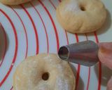 Foto langkah ke 4 dari resep Donat Maizena.