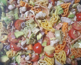 Foto del paso 5 de la receta: Pasta con tomatitos, pollo y aguacate