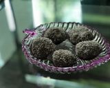 A picture of step 4 of No Bake - Oatmeal Energy Balls.