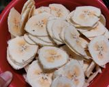 Foto langkah ke 3 dari resep Keripik pisang kepok putih manis.