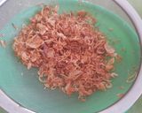 Foto langkah ke 2 dari resep Bawang goreng garing.
