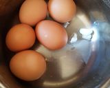 Foto del paso 1 de la receta: Huevos rellenos rebozados en pasta orly